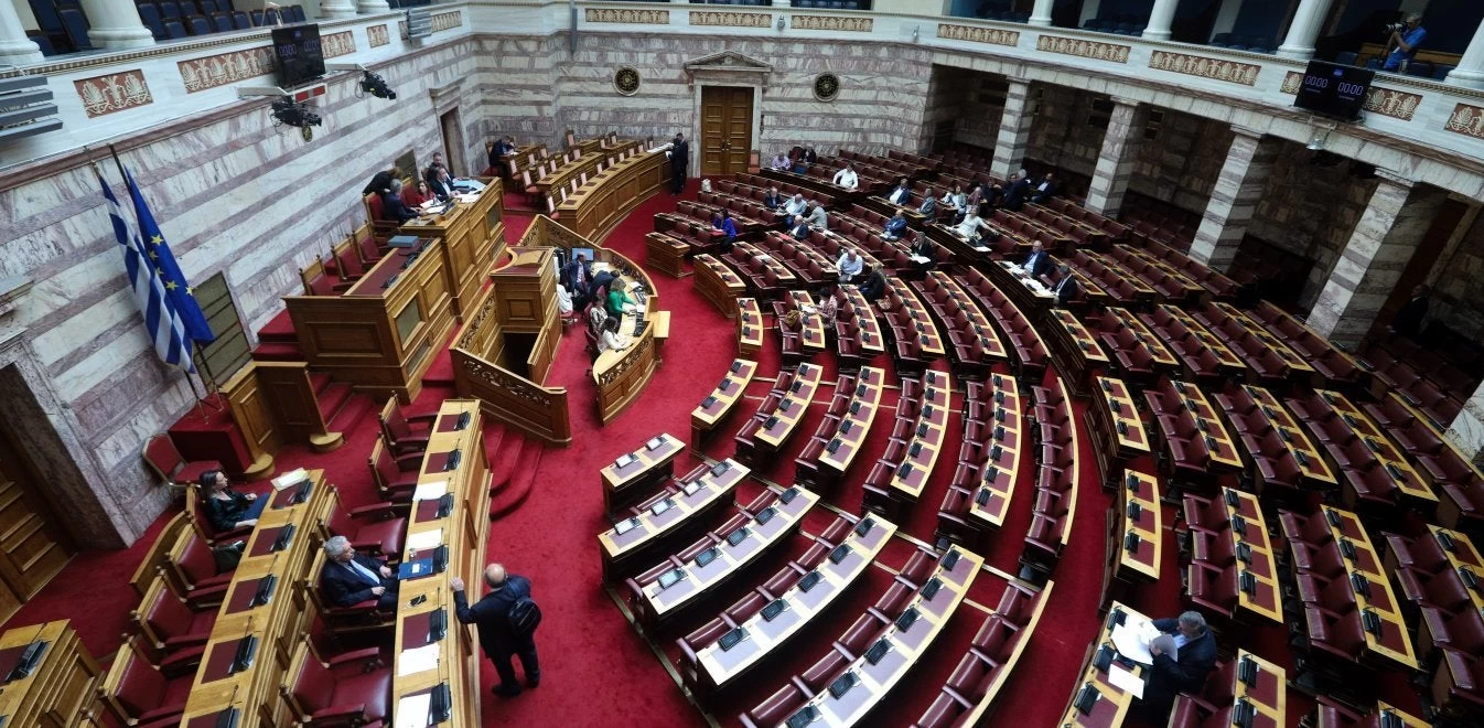 Δεκάδες νεοεκλεγέντες βουλευτές της επαρχίας δεν βρίσκουν διαμερίσματα – Όλα νοικιάζονται μέσω Airbnb!